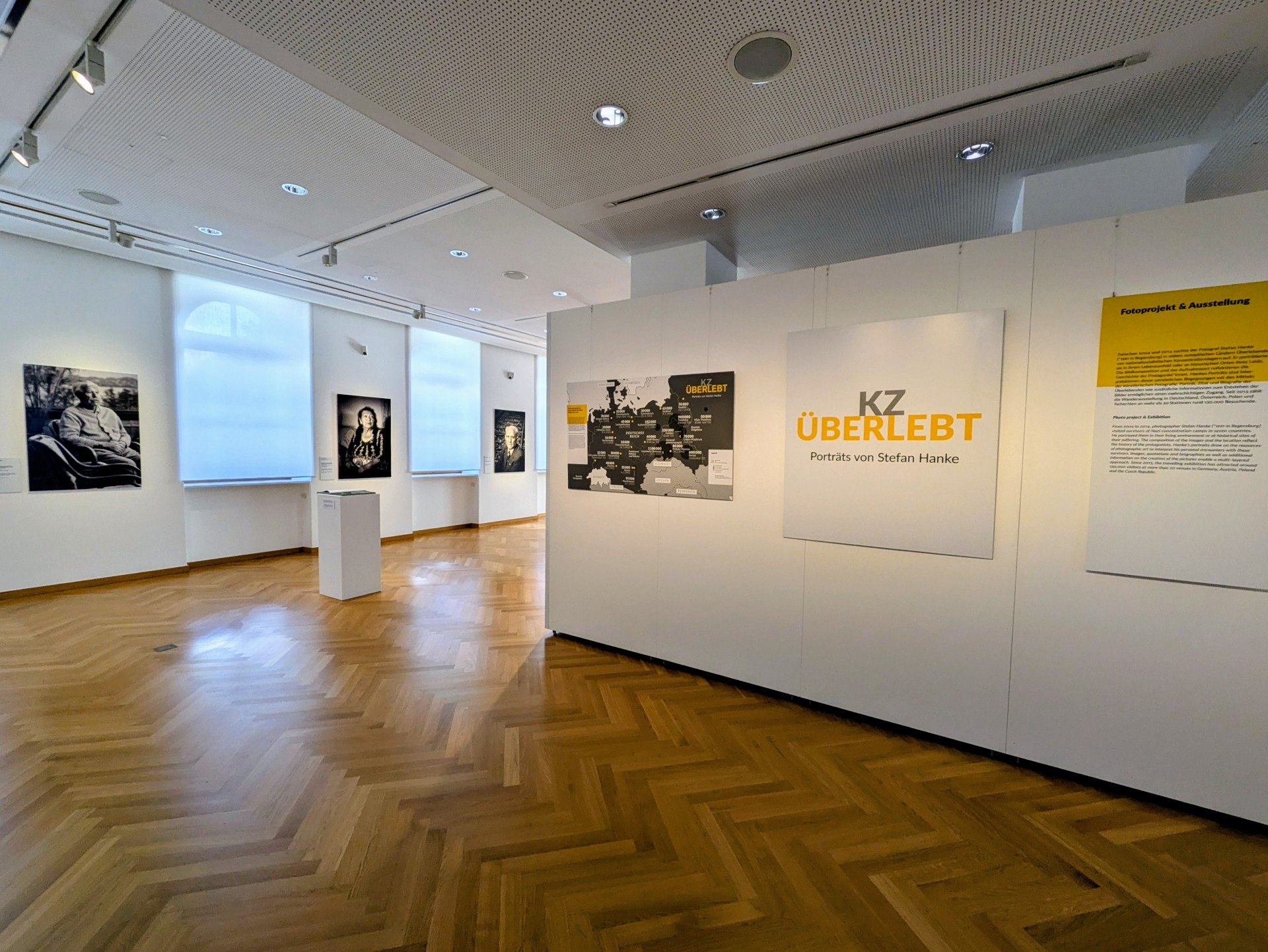 Blick in die Ausstellung "KZ überlebt" Blick in die Ausstellung "KZ überlebt"