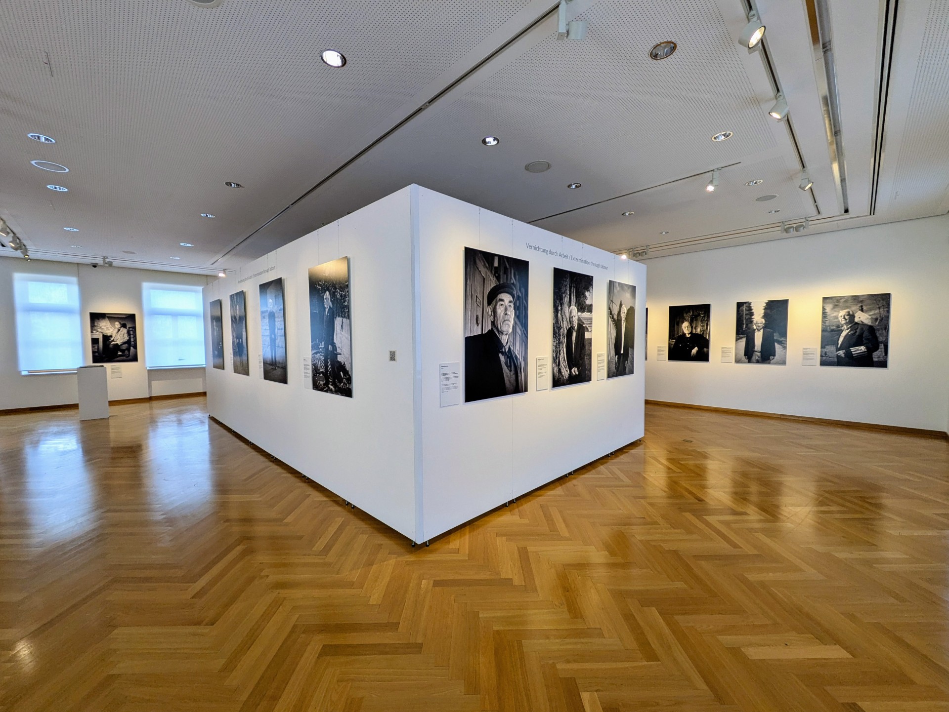 Blick in die Ausstellung "KZ überlebt" Blick in die Ausstellung "KZ überlebt"