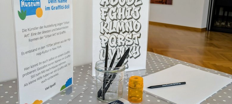 MitMachStation in der Ausstellung "Charme / Scham"