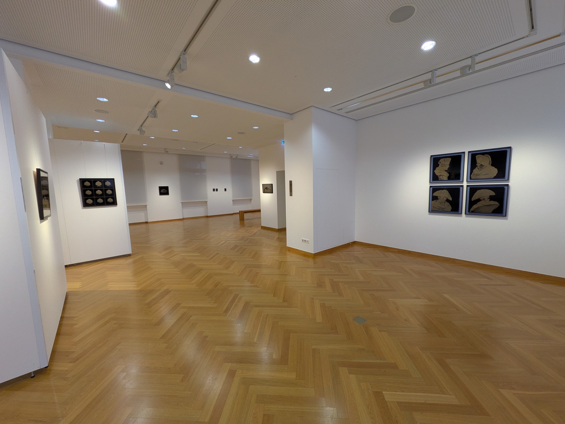 Blick in die Ausstellung "Die Stille in dir" im Forum ALTE POST