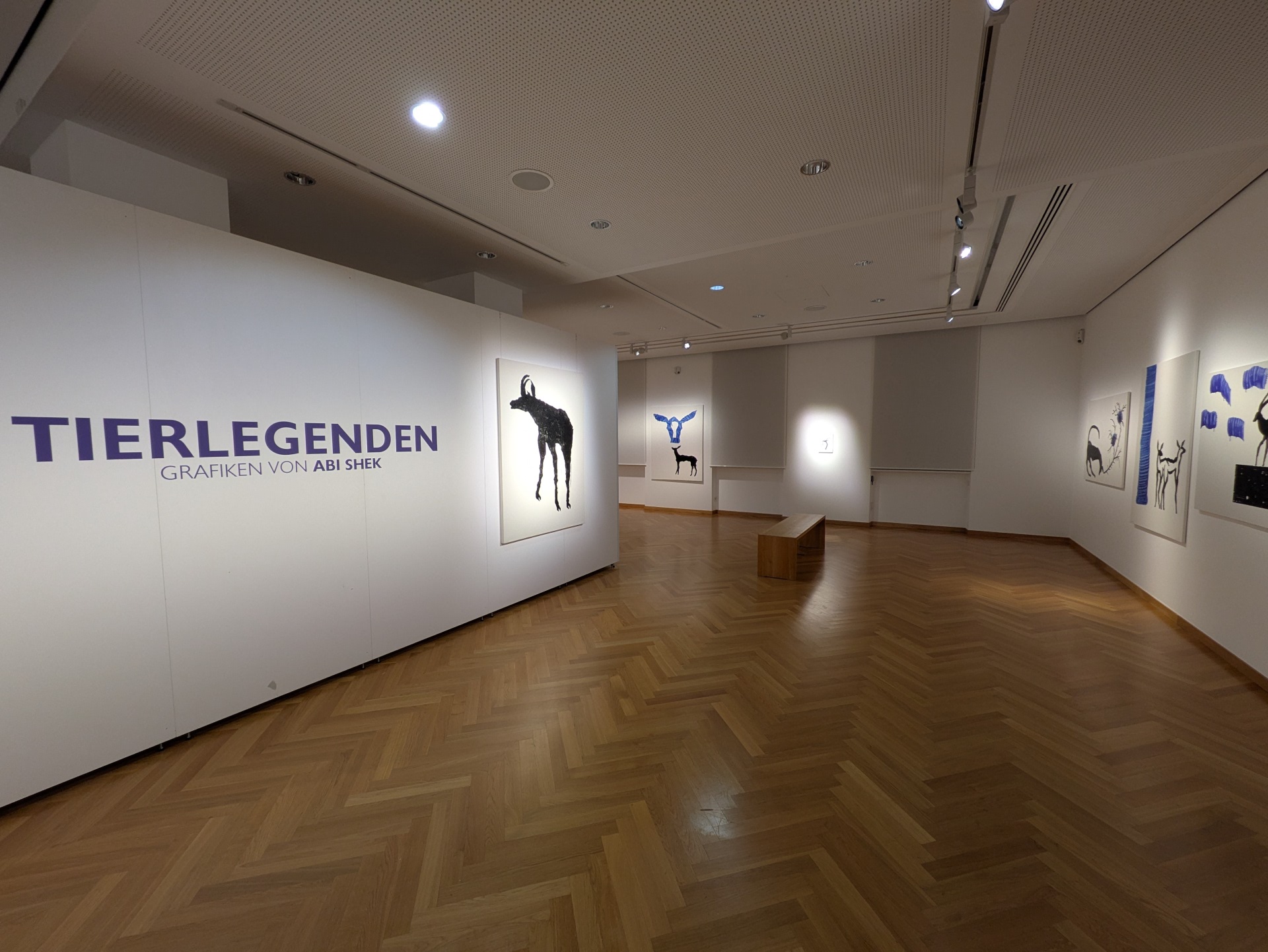 Blick in die Ausstellung "Tierlegenden" im Forum ALTE POST