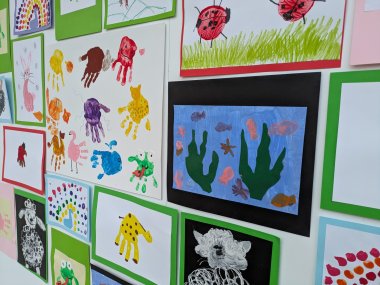 Druck-Kunstwerke der Kita-Kinder "Kuckucksnest"