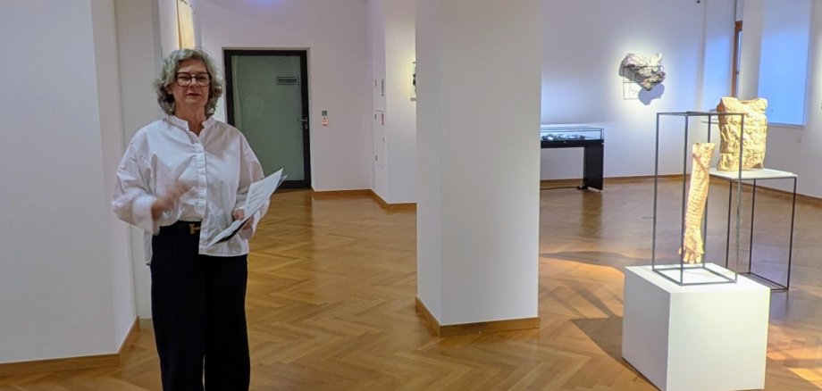 Christina Körner in der Ausstellung "KUNST-STOFF"
