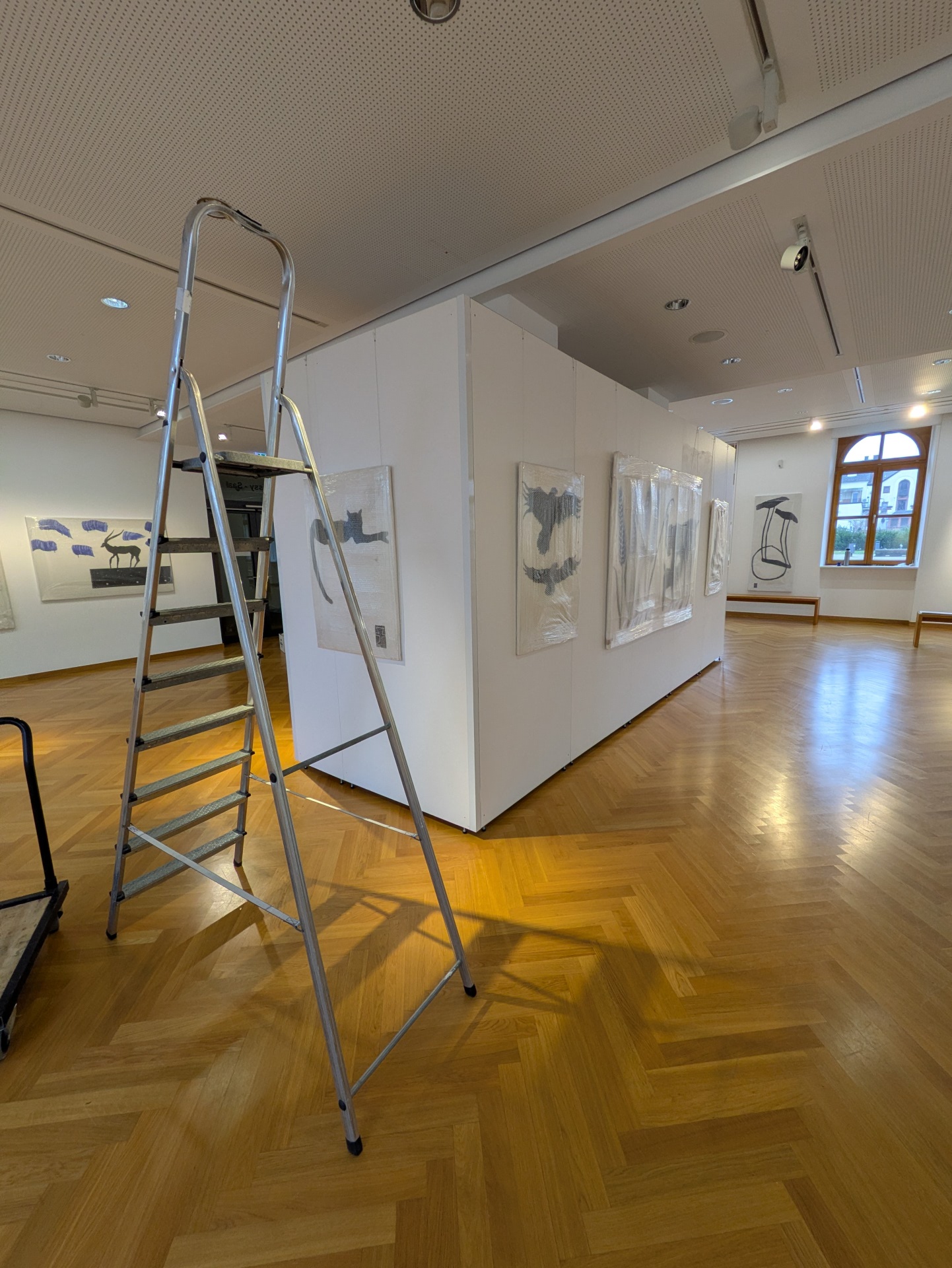 Aufbau der Wechselausstellung "Tierlegenden"