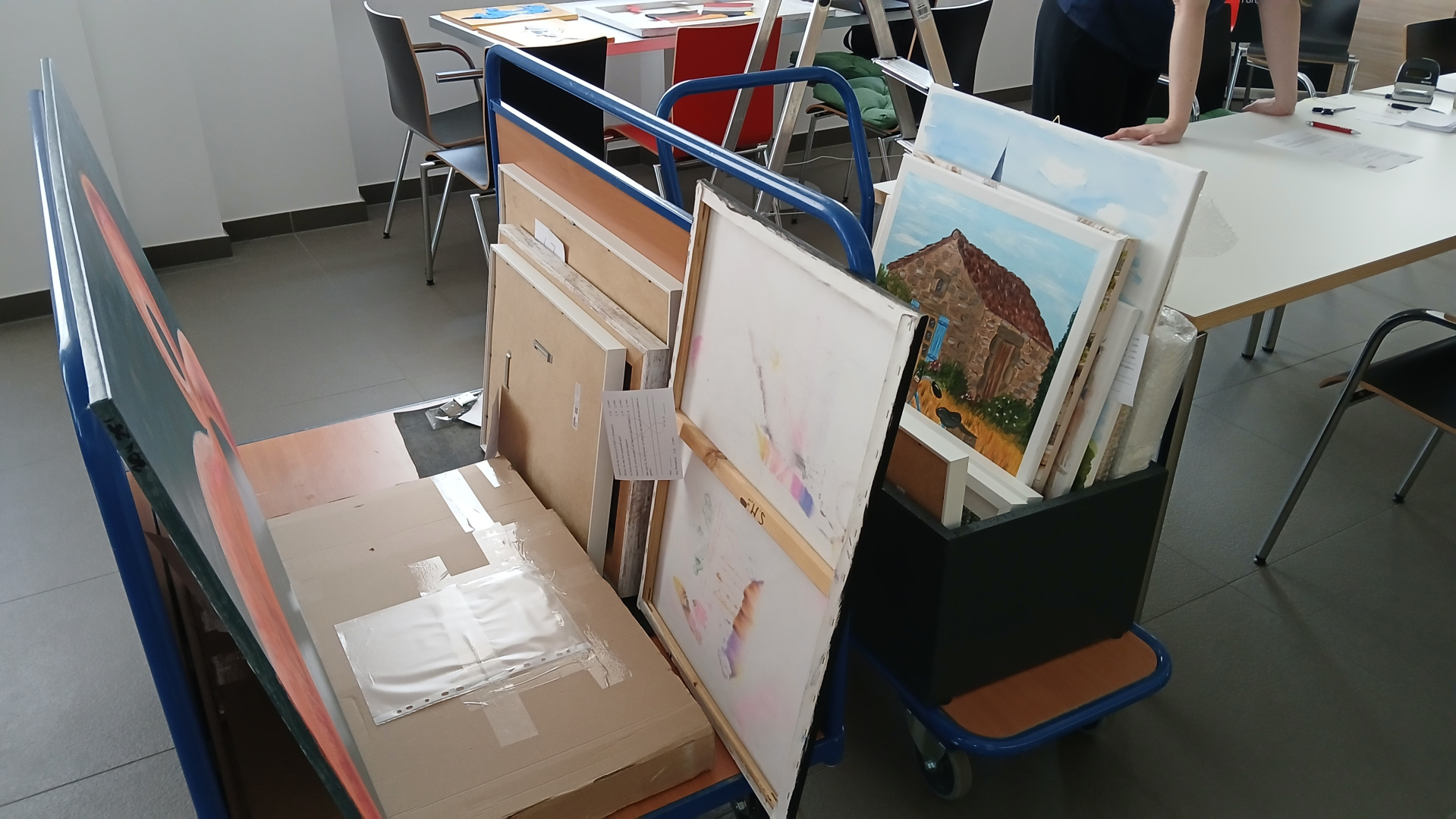 Impression der abgegebenen Arbeiten für „Made in Pirmasens 2025: Deutsch-französische Freundschaft“ Impression der abgegebenen Arbeiten für „Made in Pirmasens 2025: Deutsch-französische Freundschaft“