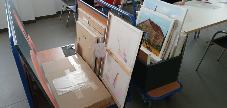 Impression der abgegebenen Arbeiten für „Made in Pirmasens 2025: Deutsch-französische Freundschaft“