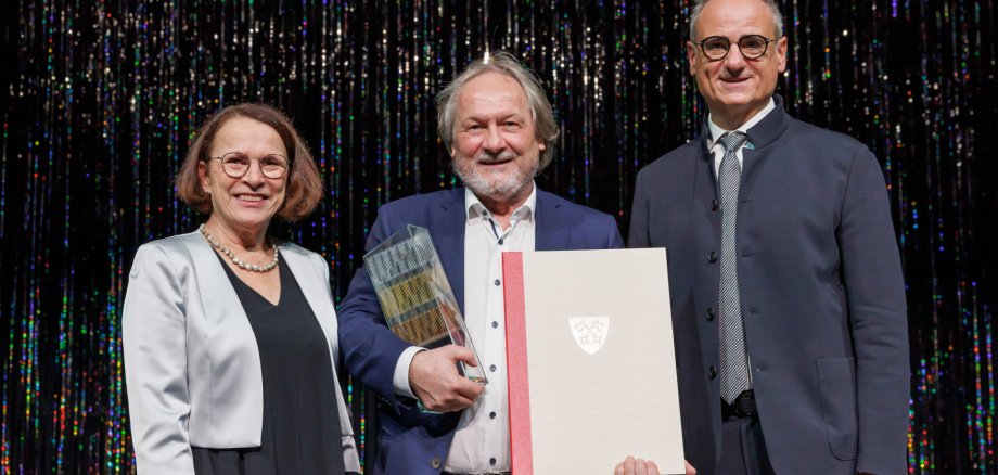 Bei der Kulturpreisverleihung der Stadt Regensburg (Oberbürgermeisterin Gertrud Maltz-Schwarzfischer, Stefan Hanke, Kulturreferent Wolfgang Dersch - v.l.n.r.)