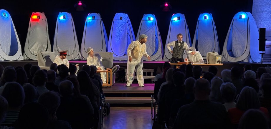 „Der Sarkophag“ von Wladimir Gubarew in einer Inszenierung des AKT (Armes Kreatives Theater) im Forum ALTE POST in Pirmasens