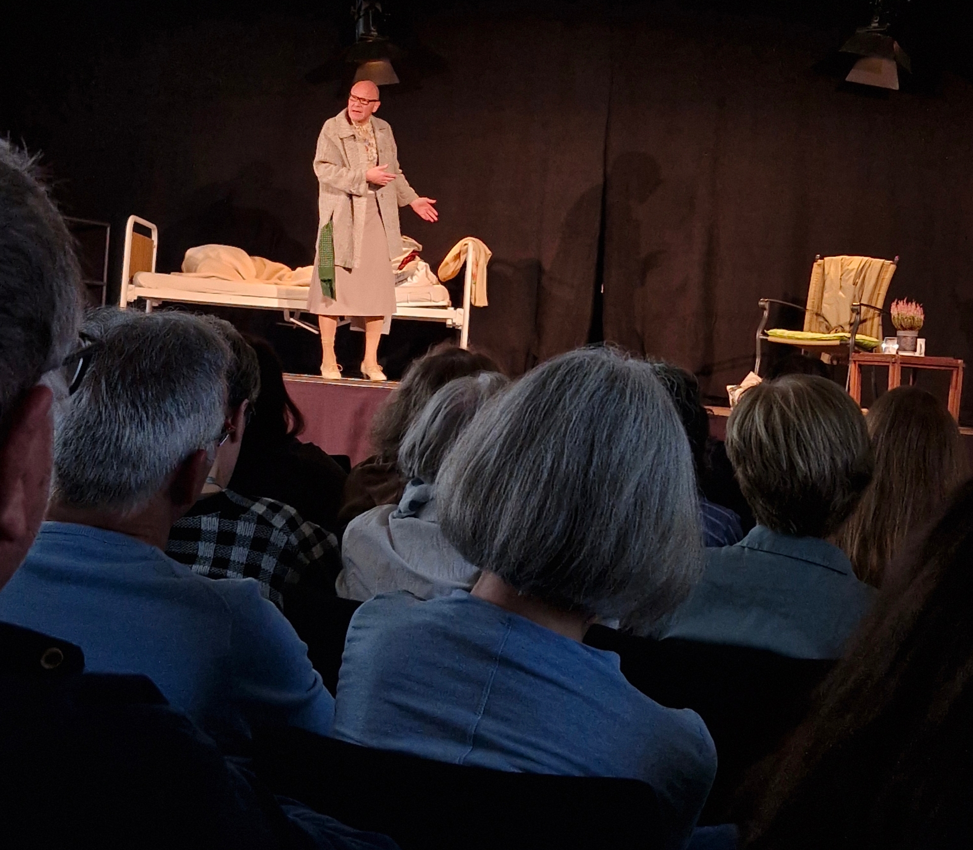 Achim Conrad im Theaterstück „Du bist meine Mutter“ am 26. April 2025 im Forum ALTE POST in Pirmasens Achim Conrad im Theaterstück „Du bist meine Mutter“ am 26. April 2025 im Forum ALTE POST in Pirmasens