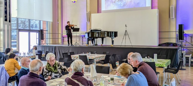 Hör Mal Konzert mit Senioren und einem Duo der Deutschen Staatsphilharmonie Rheinland-Pfalz Hör Mal Konzert mit Senioren und einem Duo der Deutschen Staatsphilharmonie Rheinland-Pfalz