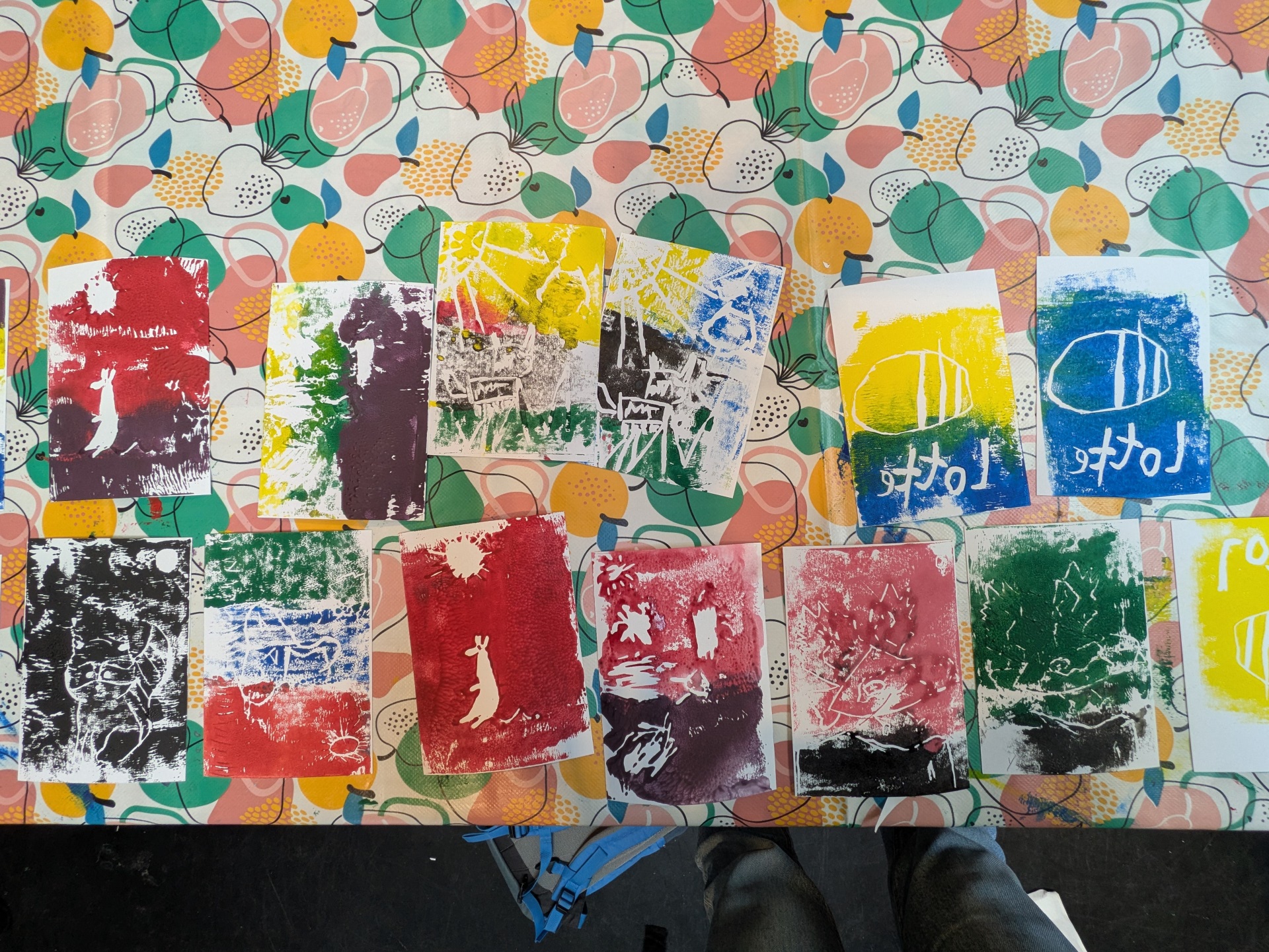 Entstandene Druckwerke beim Kreativen Ferientag in der Alten Post