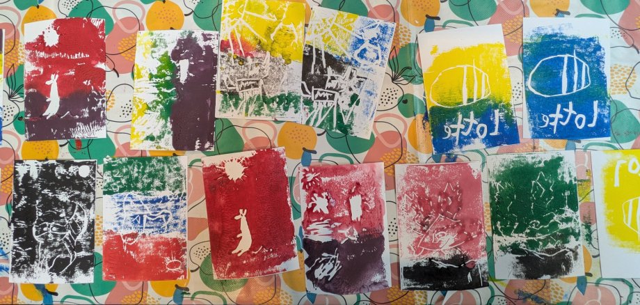 Entstandene Druckwerke beim Kreativen Ferientag in der Alten Post